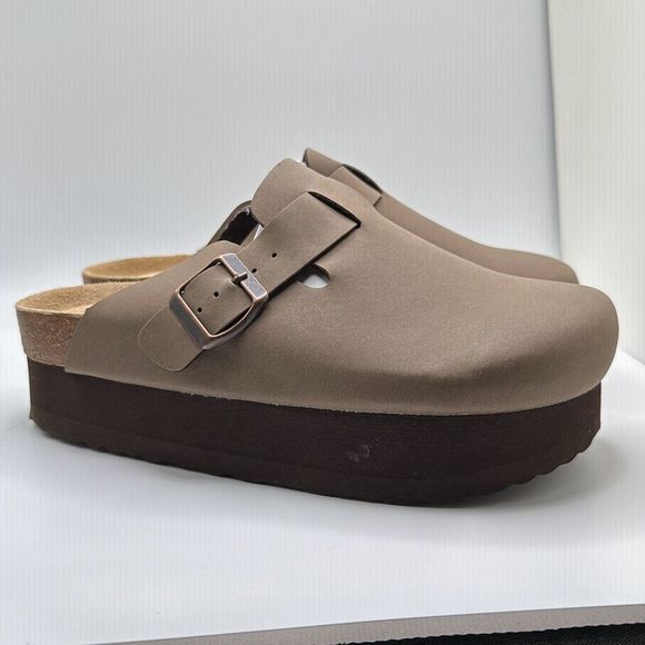 CUSHIONAIRE Women's Cork Footbed Platform Clog 6.5 WIDE BROWN - Picture 1 of 7
